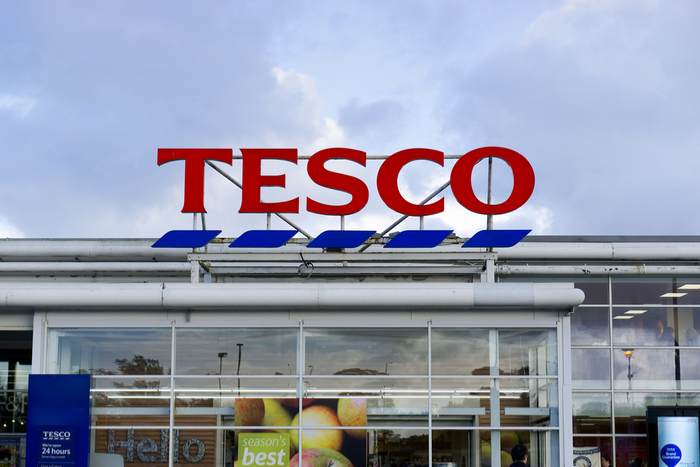 Tesco has launched the UK’s first-ever commercially used, fully electrified, heavy-freight articulated trucks.